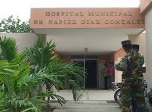 Parte frontal del hospital Napier Díaz, de Villa González.