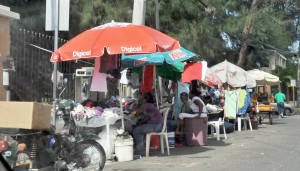 Los puestos de venta de comida y chuchería son comunes en cualquier parte de la ciudad. 