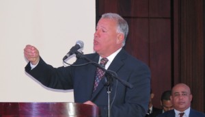 Doctor Gilberto Serrule, alcalde del municipio de Santiago.